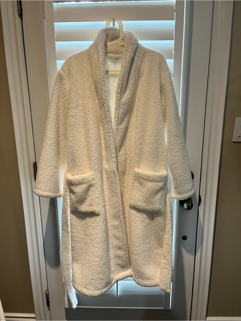 Pottery Barn Cream Sherpa Teddy Robe - one size